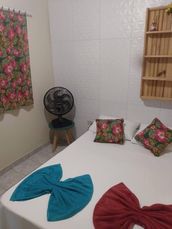 Palawan Hostel Порту-де-Галиньяш Экстерьер фото